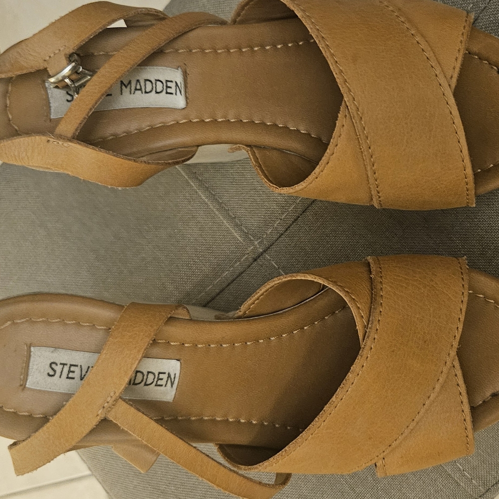 Steve Madden " Lylia" Platform Sandal 6 - Picture 3 of 7